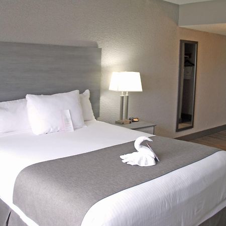 Ramada By Wyndham Edmonton Yellowhead Nw エクステリア 写真