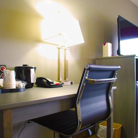 Ramada By Wyndham Edmonton Yellowhead Nw エクステリア 写真