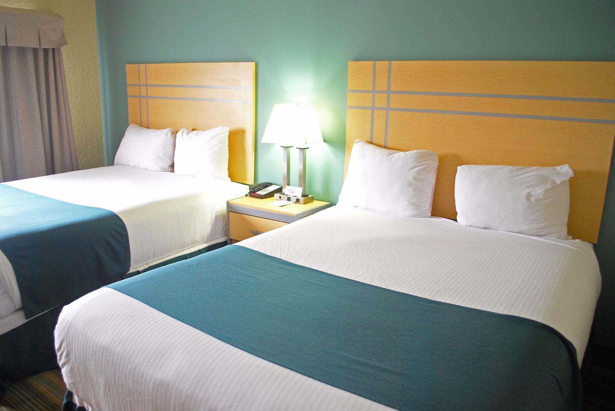 Ramada By Wyndham Edmonton Yellowhead Nw エクステリア 写真