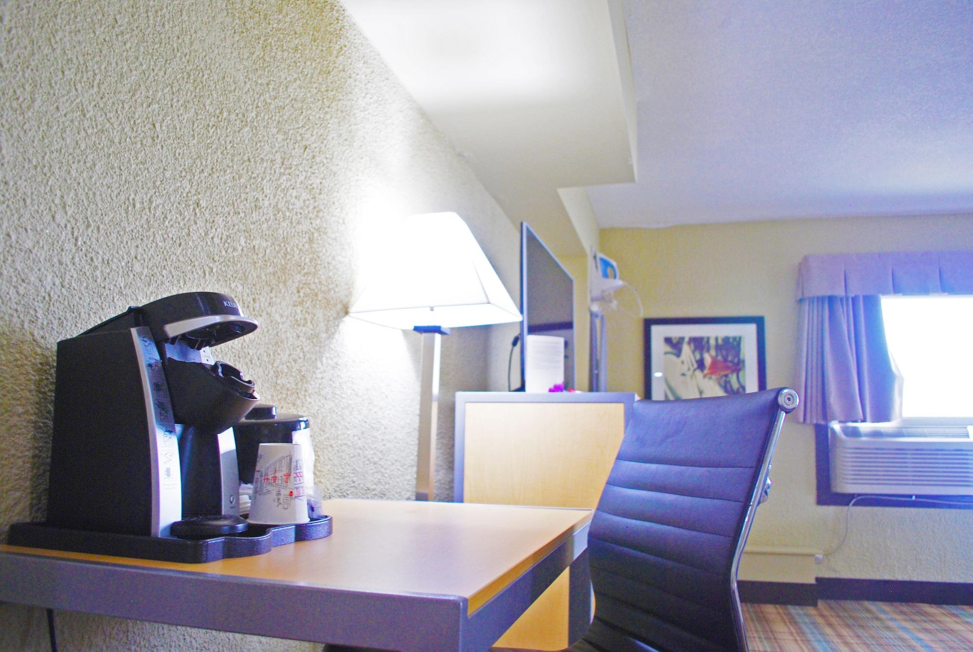 Ramada By Wyndham Edmonton Yellowhead Nw エクステリア 写真