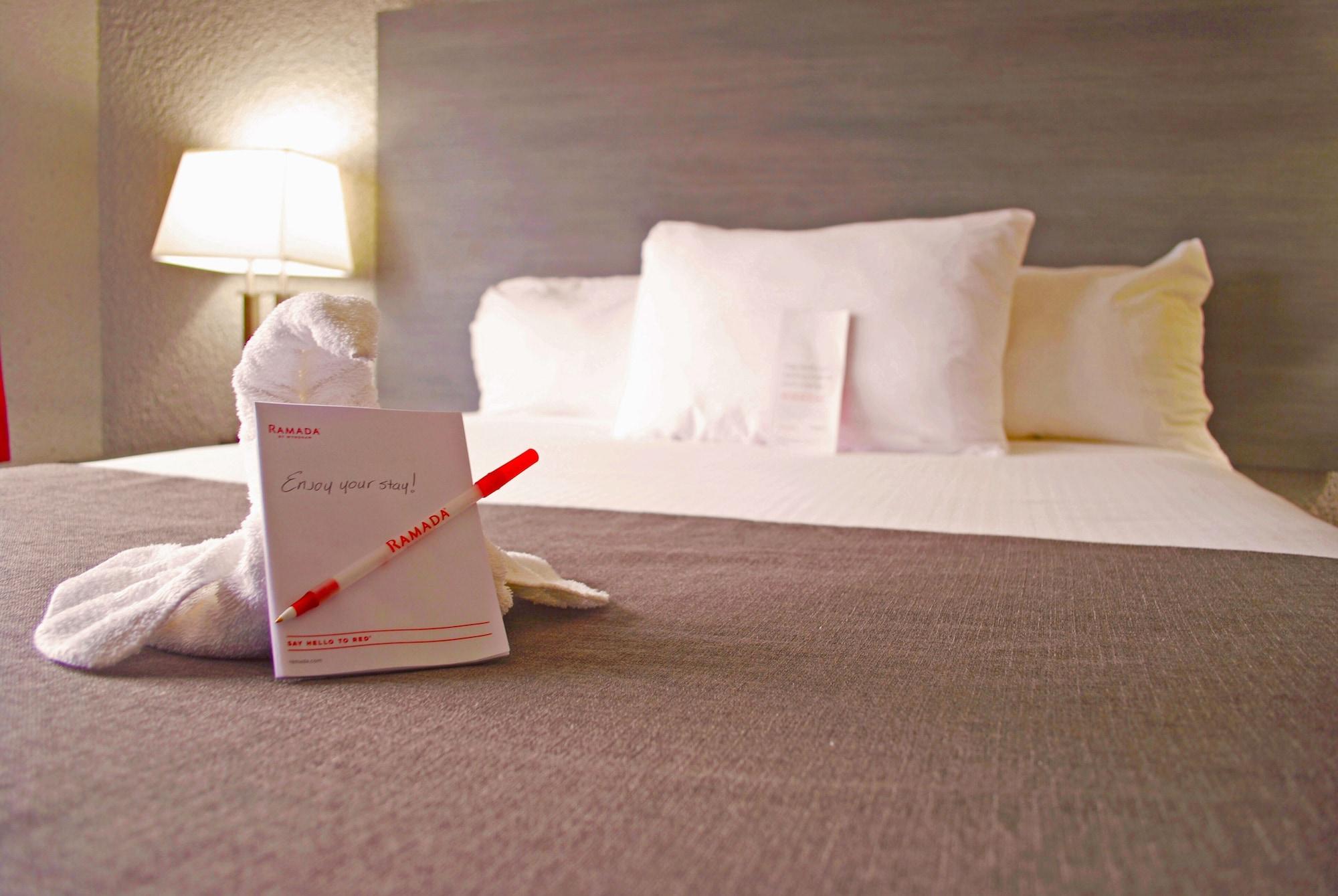 Ramada By Wyndham Edmonton Yellowhead Nw エクステリア 写真