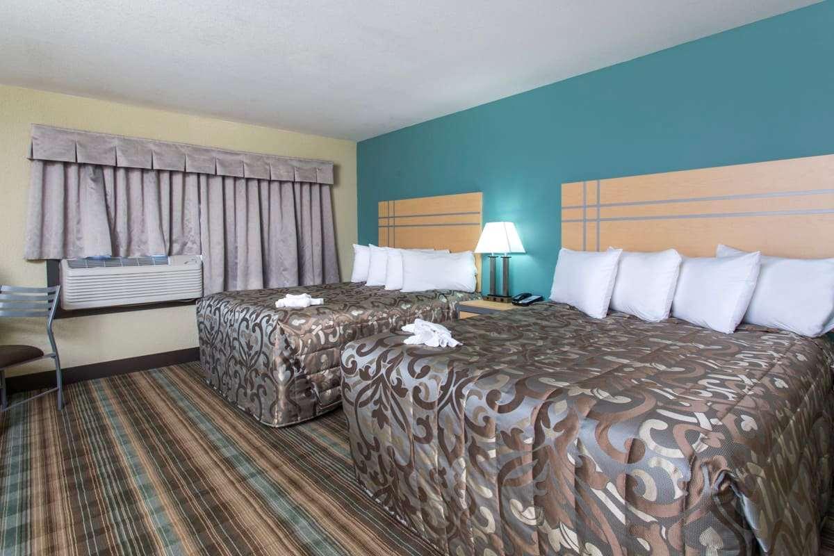 Ramada By Wyndham Edmonton Yellowhead Nw エクステリア 写真