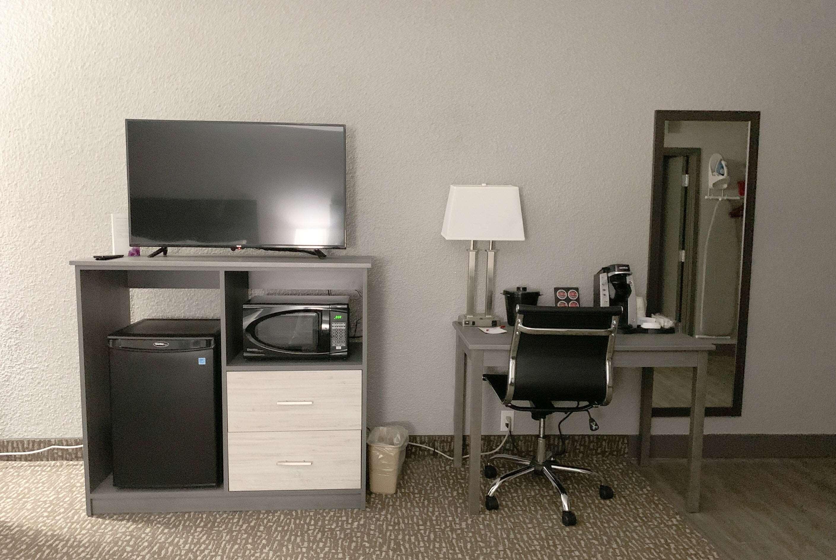 Ramada By Wyndham Edmonton Yellowhead Nw エクステリア 写真