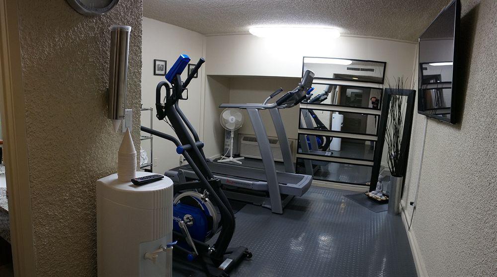 Ramada By Wyndham Edmonton Yellowhead Nw エクステリア 写真