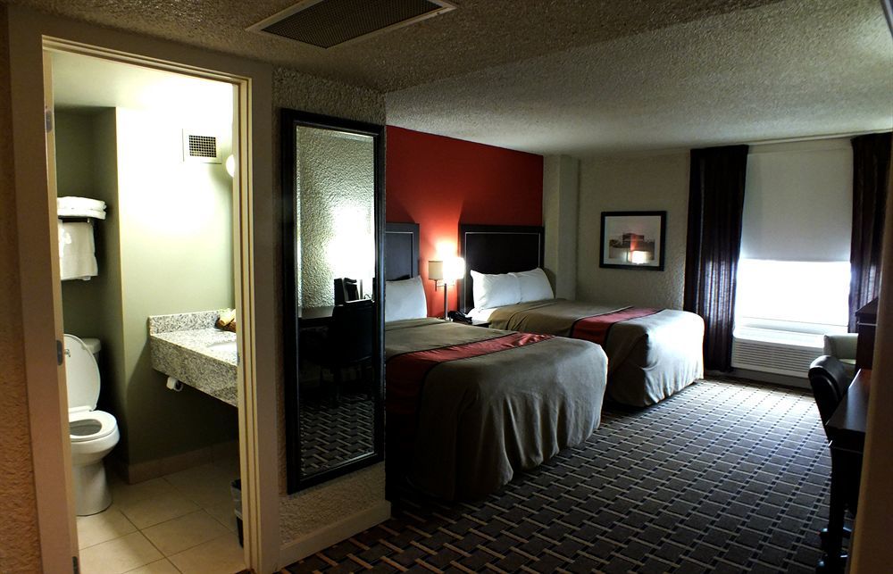 Ramada By Wyndham Edmonton Yellowhead Nw エクステリア 写真