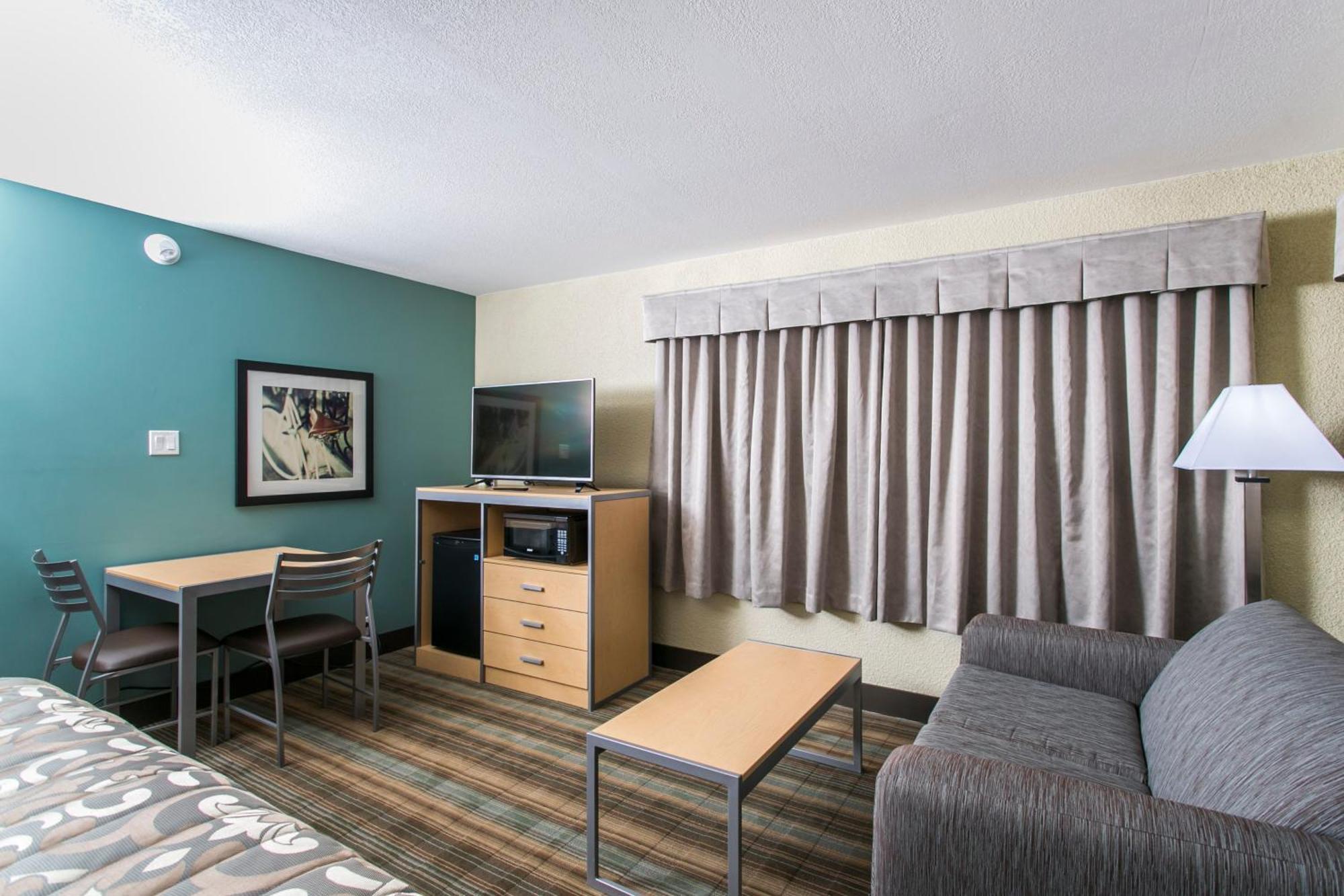 Ramada By Wyndham Edmonton Yellowhead Nw エクステリア 写真