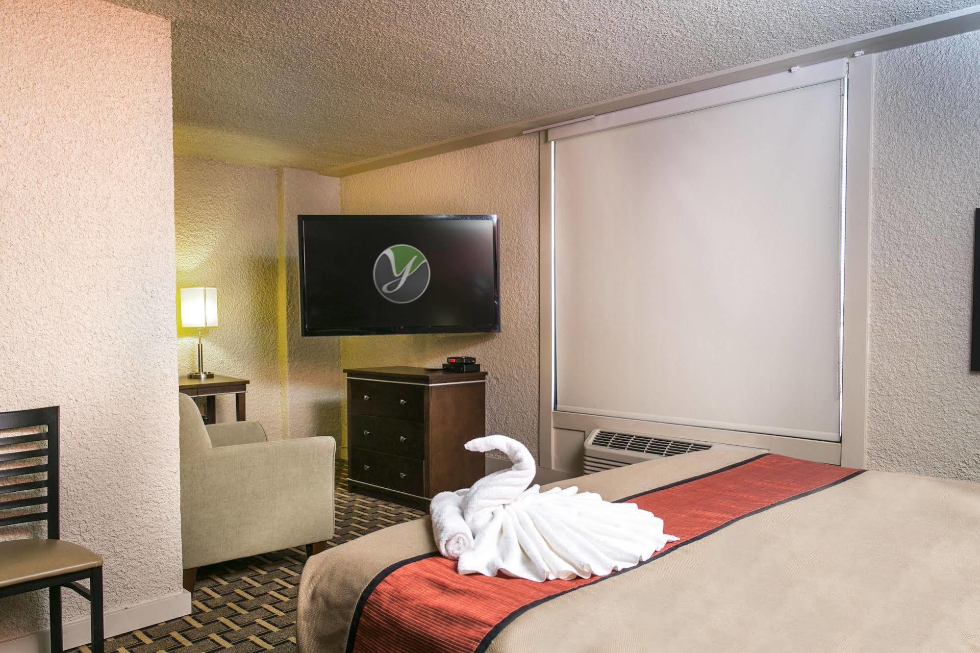 Ramada By Wyndham Edmonton Yellowhead Nw エクステリア 写真