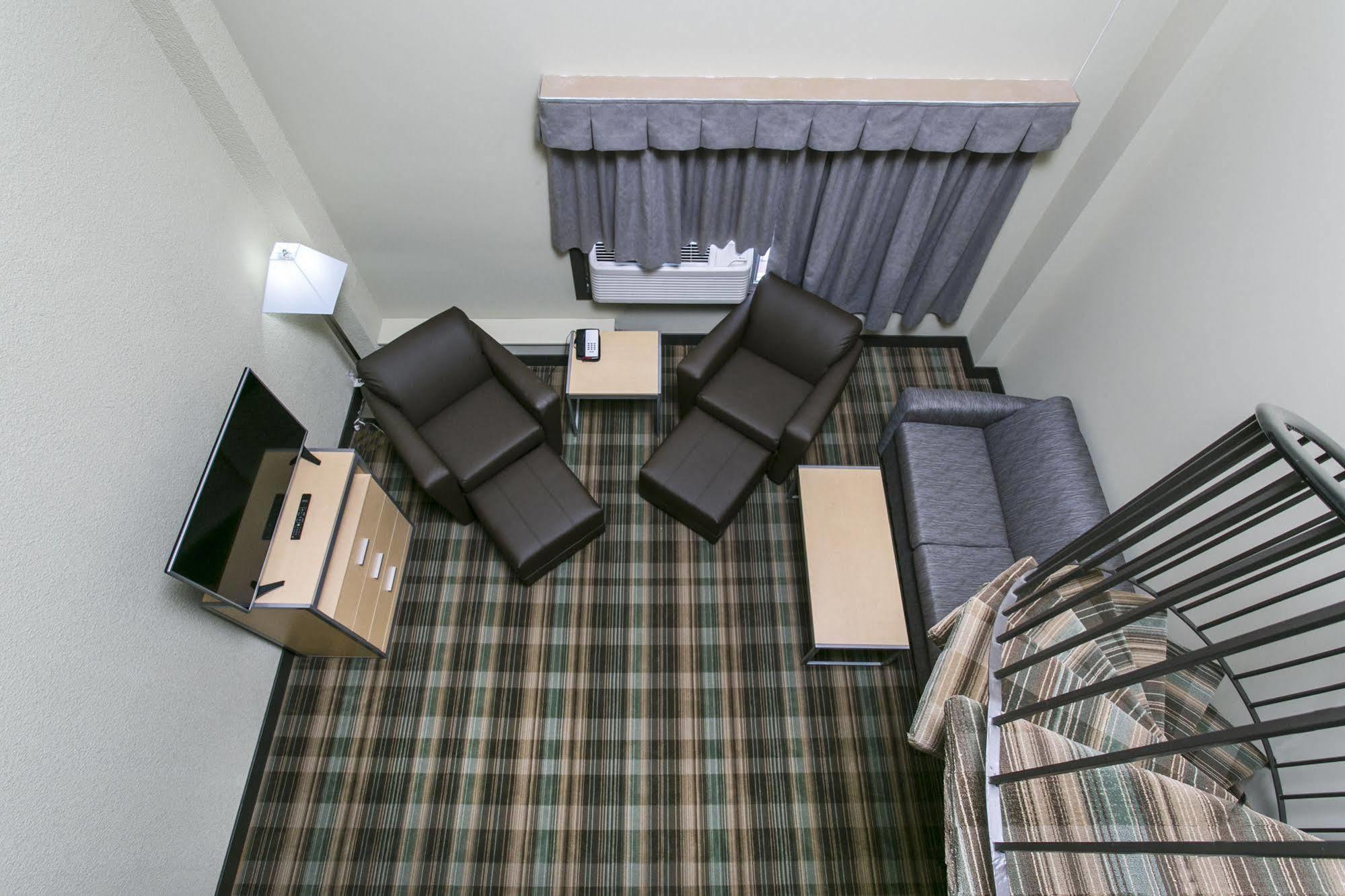 Ramada By Wyndham Edmonton Yellowhead Nw エクステリア 写真