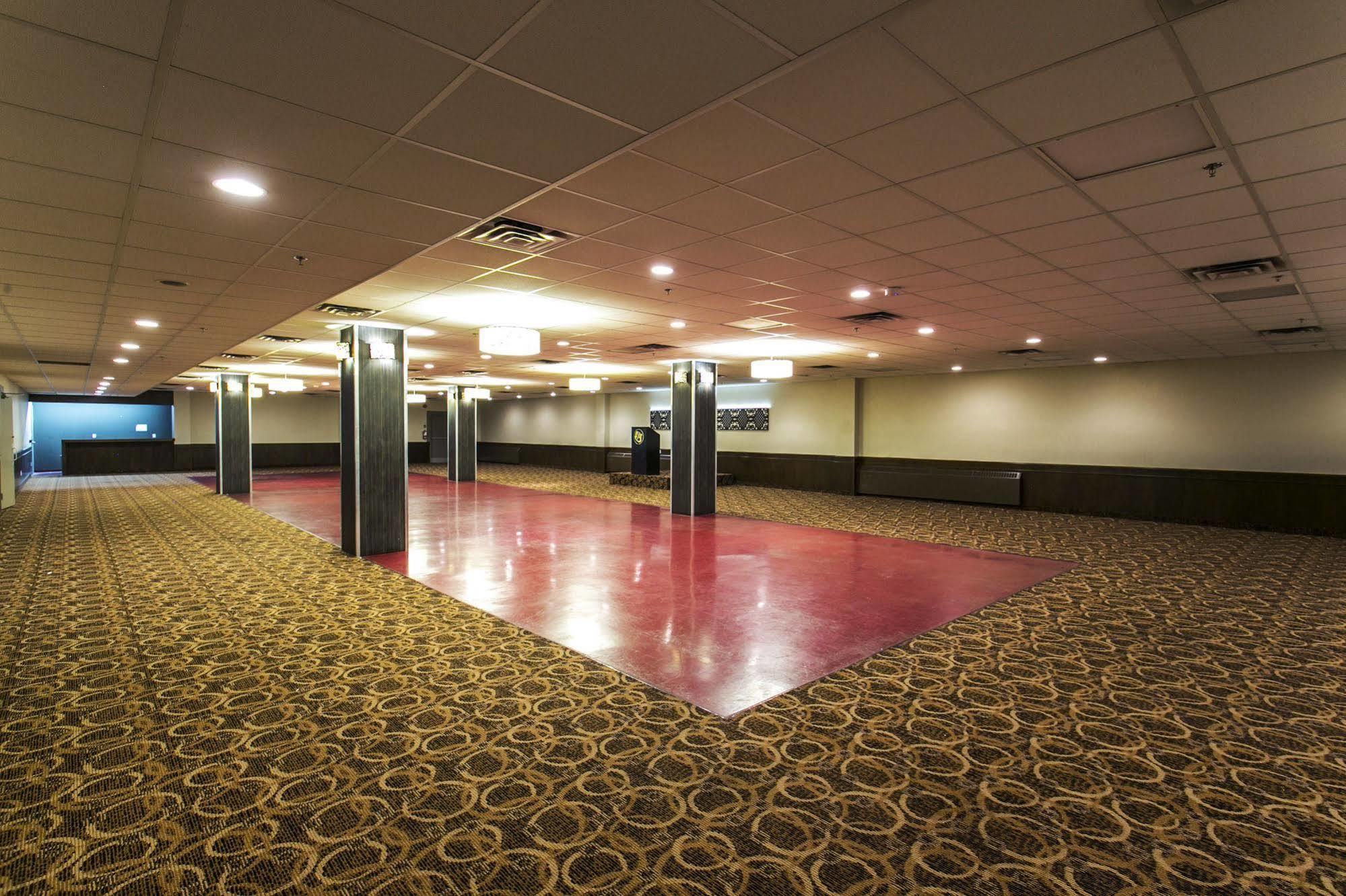 Ramada By Wyndham Edmonton Yellowhead Nw エクステリア 写真