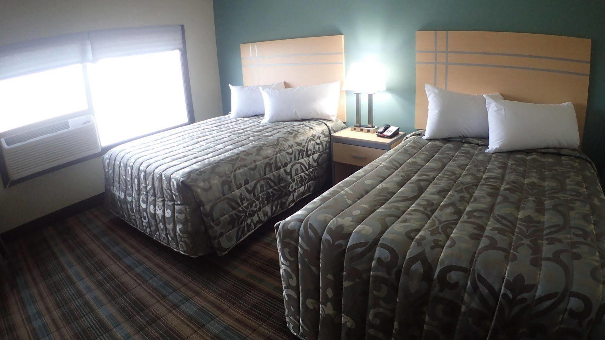 Ramada By Wyndham Edmonton Yellowhead Nw エクステリア 写真