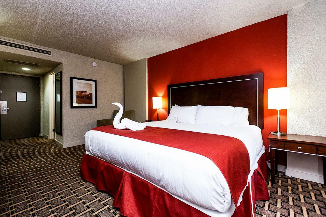 Ramada By Wyndham Edmonton Yellowhead Nw エクステリア 写真