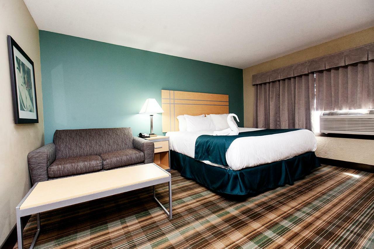 Ramada By Wyndham Edmonton Yellowhead Nw エクステリア 写真