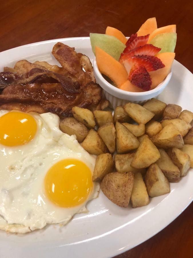 Ramada By Wyndham Edmonton Yellowhead Nw エクステリア 写真