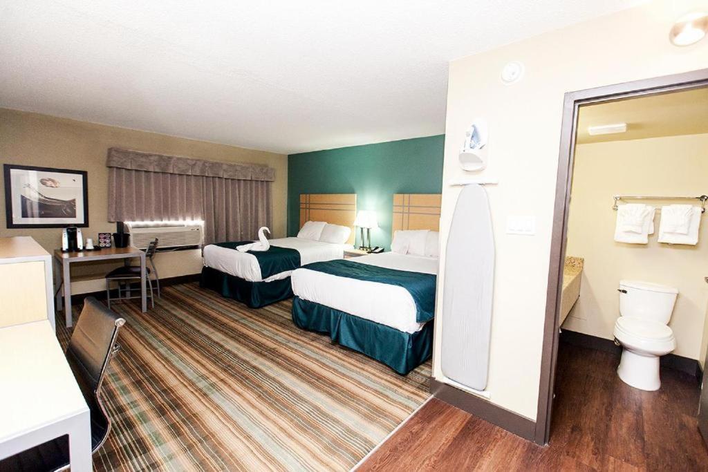 Ramada By Wyndham Edmonton Yellowhead Nw エクステリア 写真